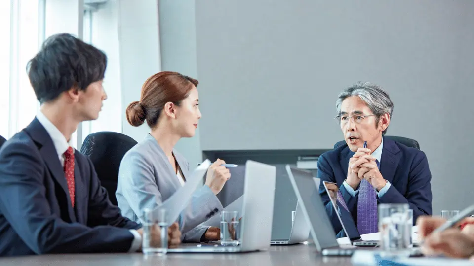 Current Job Market in Canada for Immigrants (Practical Guide)